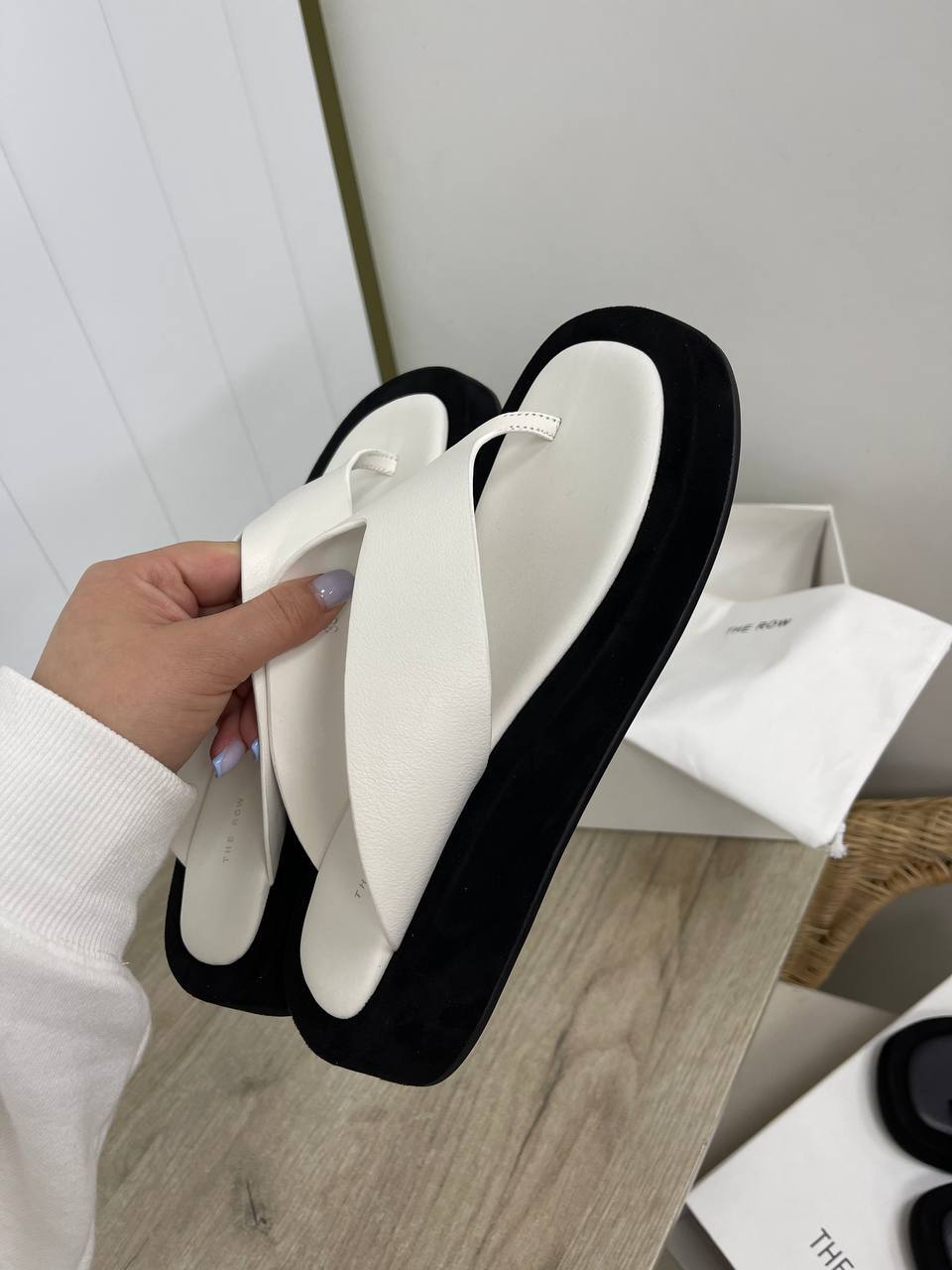 Премиум шлепанцы The Row BP-32807 Премиум шлепанцы The Row BP-32807