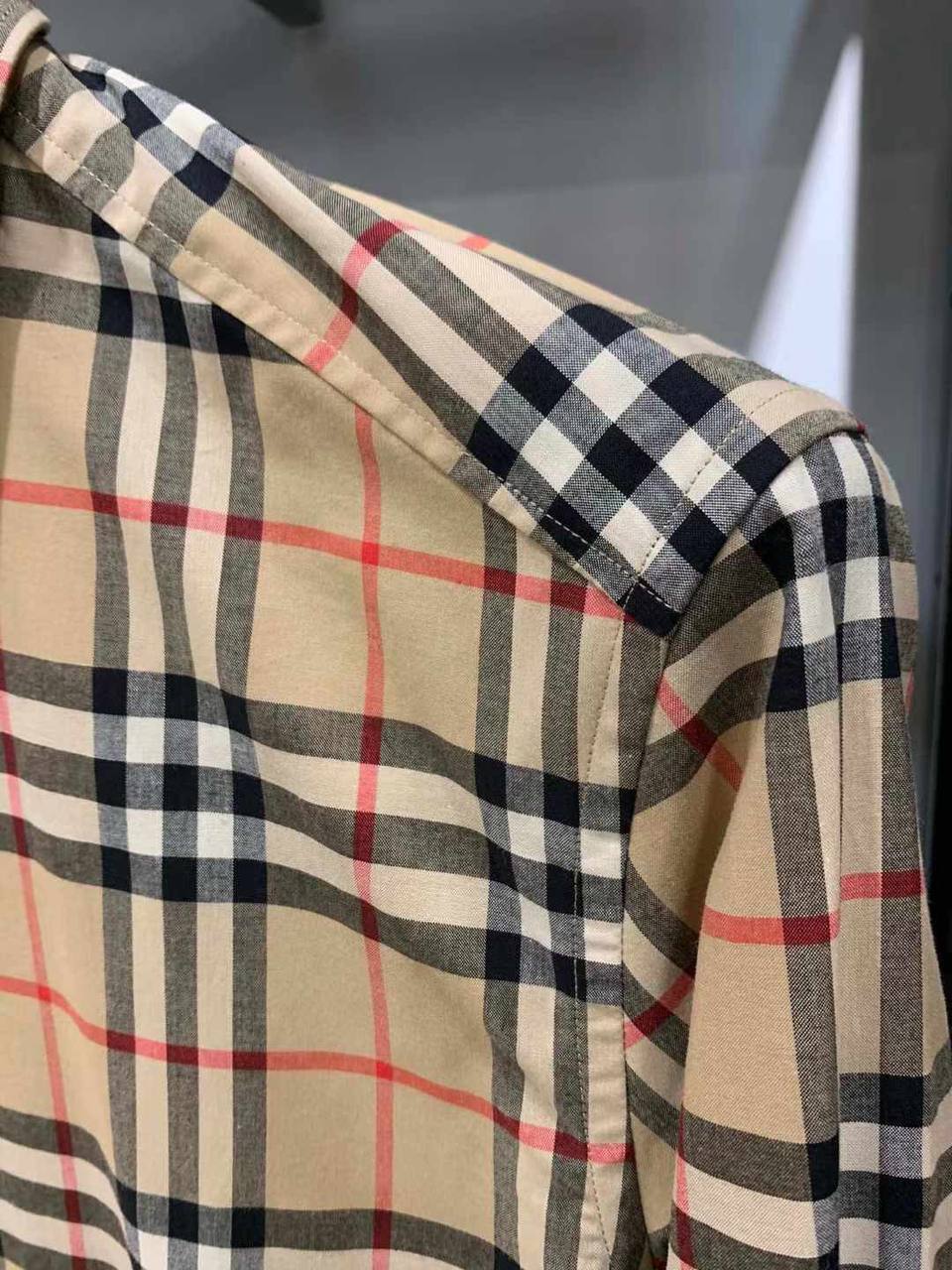 Лимитированная рубашка Burberry BP-53426 Лимитированная рубашка Burberry BP-53426