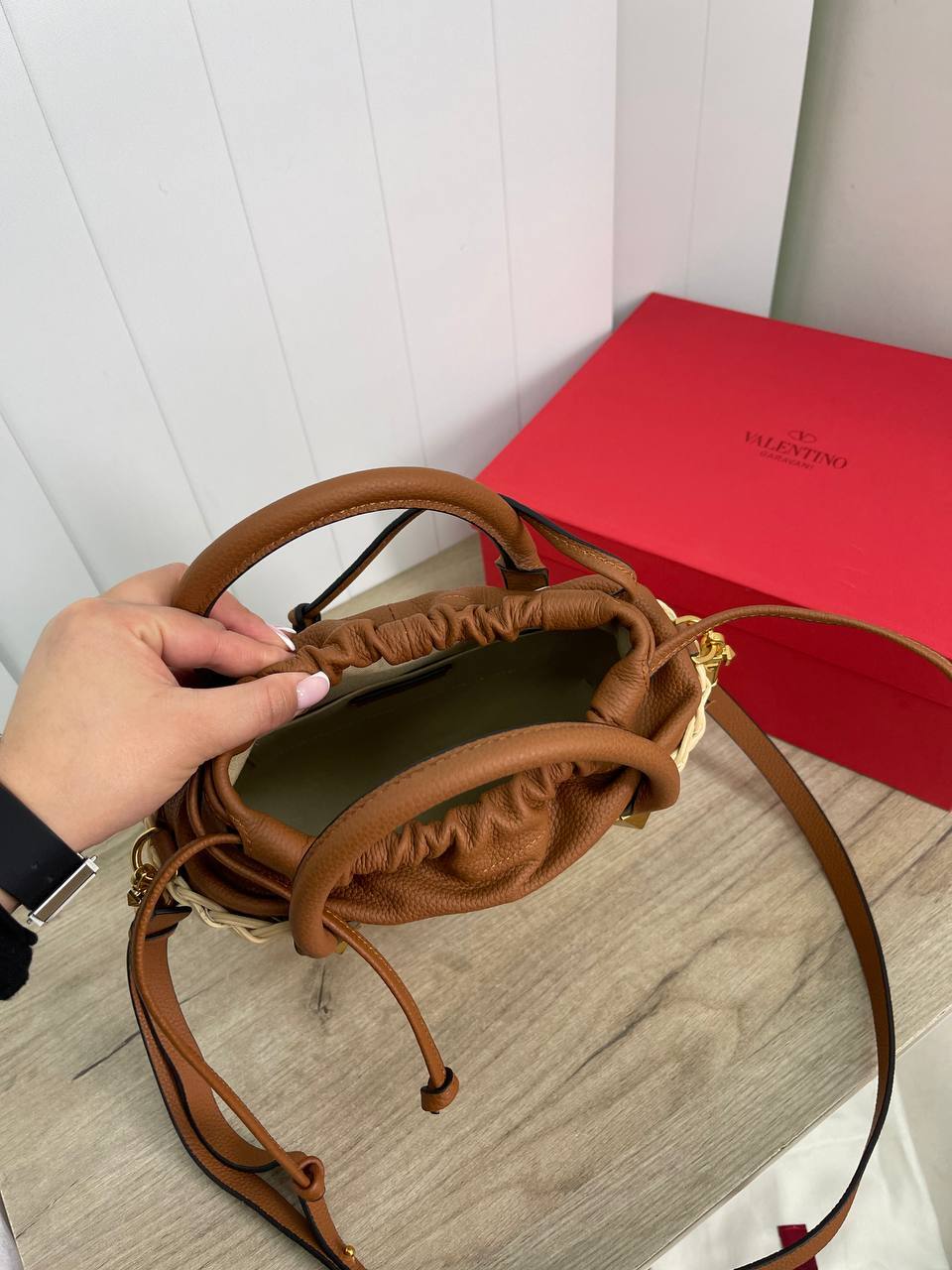 Коллекционная женская сумка песочная Valentino BP-25873 Коллекционная женская сумка песочная Valentino BP-25873