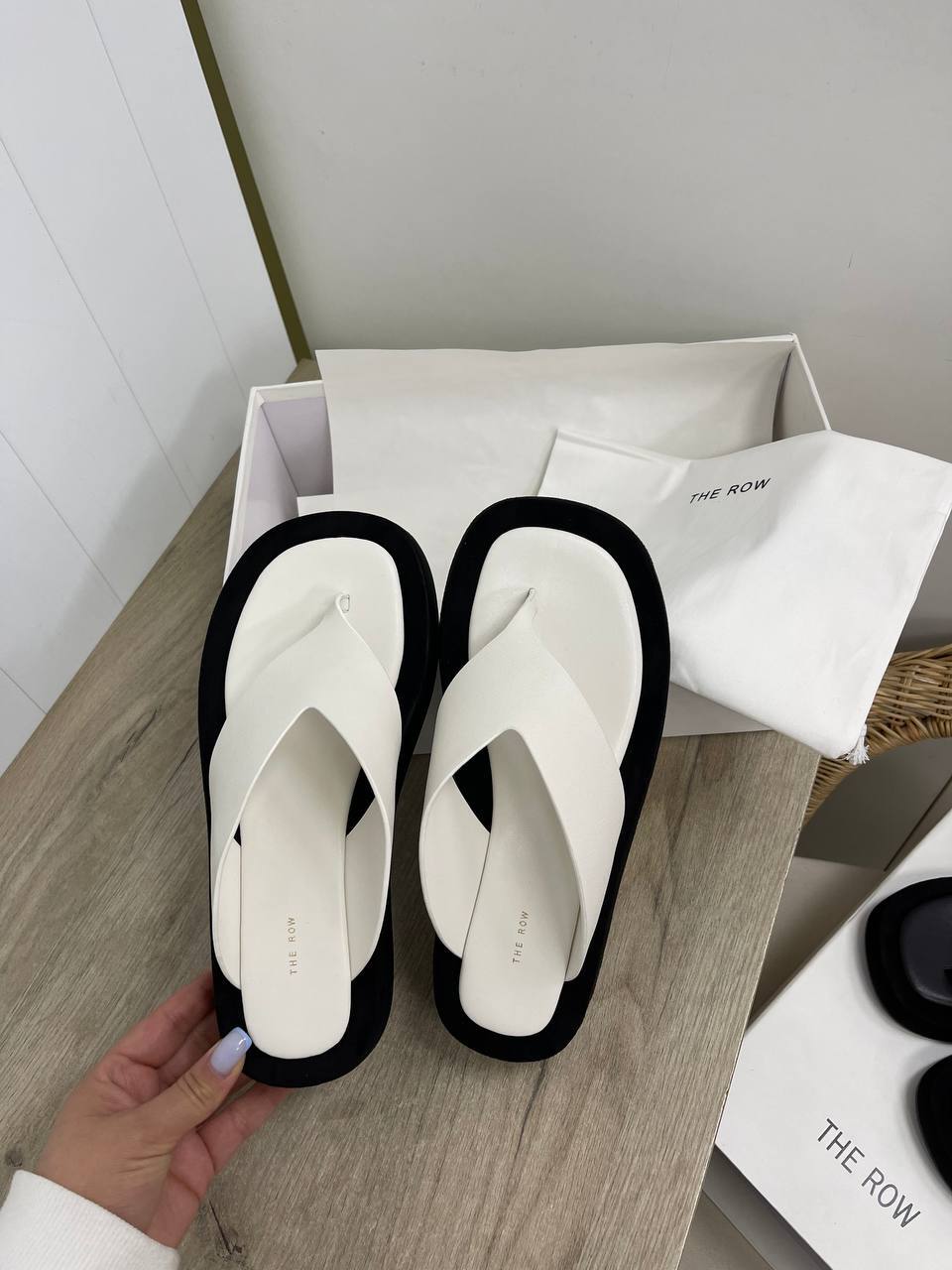 Премиум шлепанцы The Row BP-32807 Премиум шлепанцы The Row BP-32807