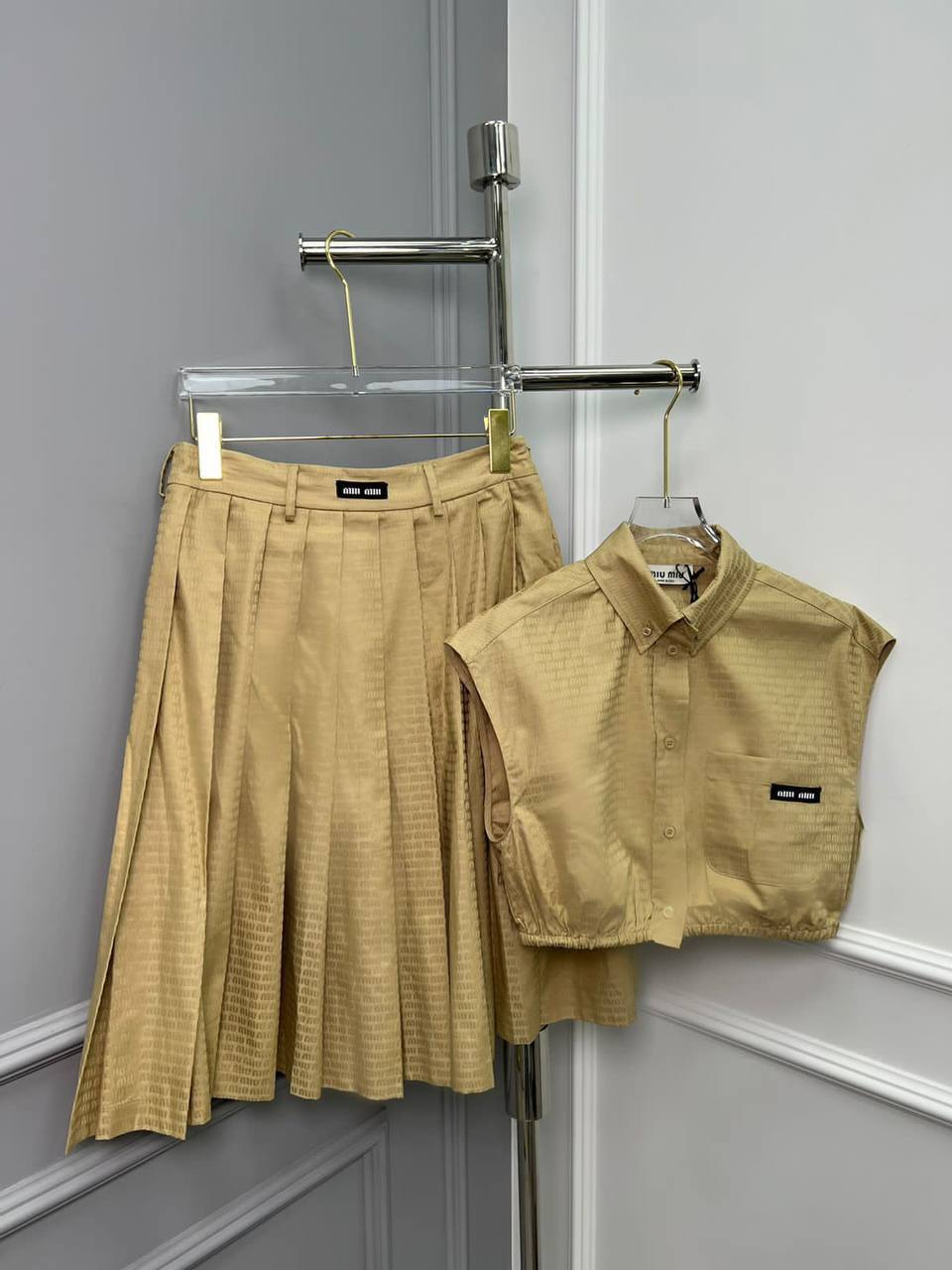 Женский костюм повседневный Miu Miu BP-46472 Женский костюм повседневный Miu Miu BP-46472