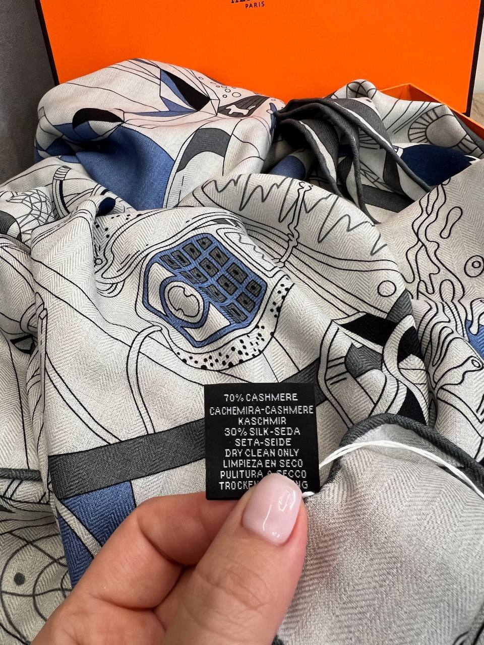 Дизайнерский платок 140*140 Hermes BP-52534 Дизайнерский платок 140*140 Hermes BP-52534