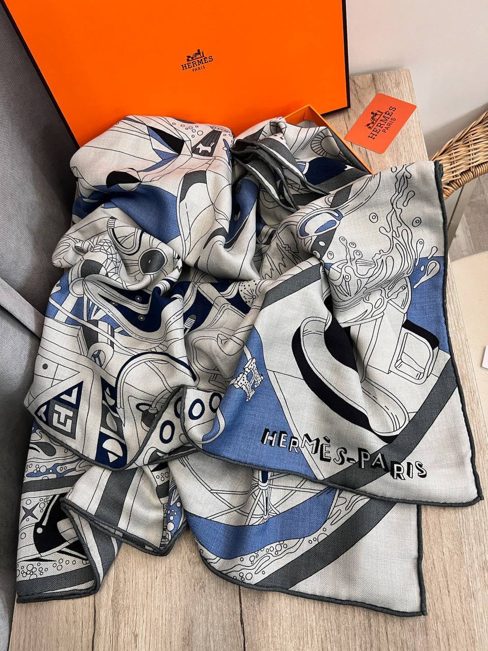 Дизайнерский платок 140*140 Hermes BP-52534 Дизайнерский платок 140*140 Hermes BP-52534