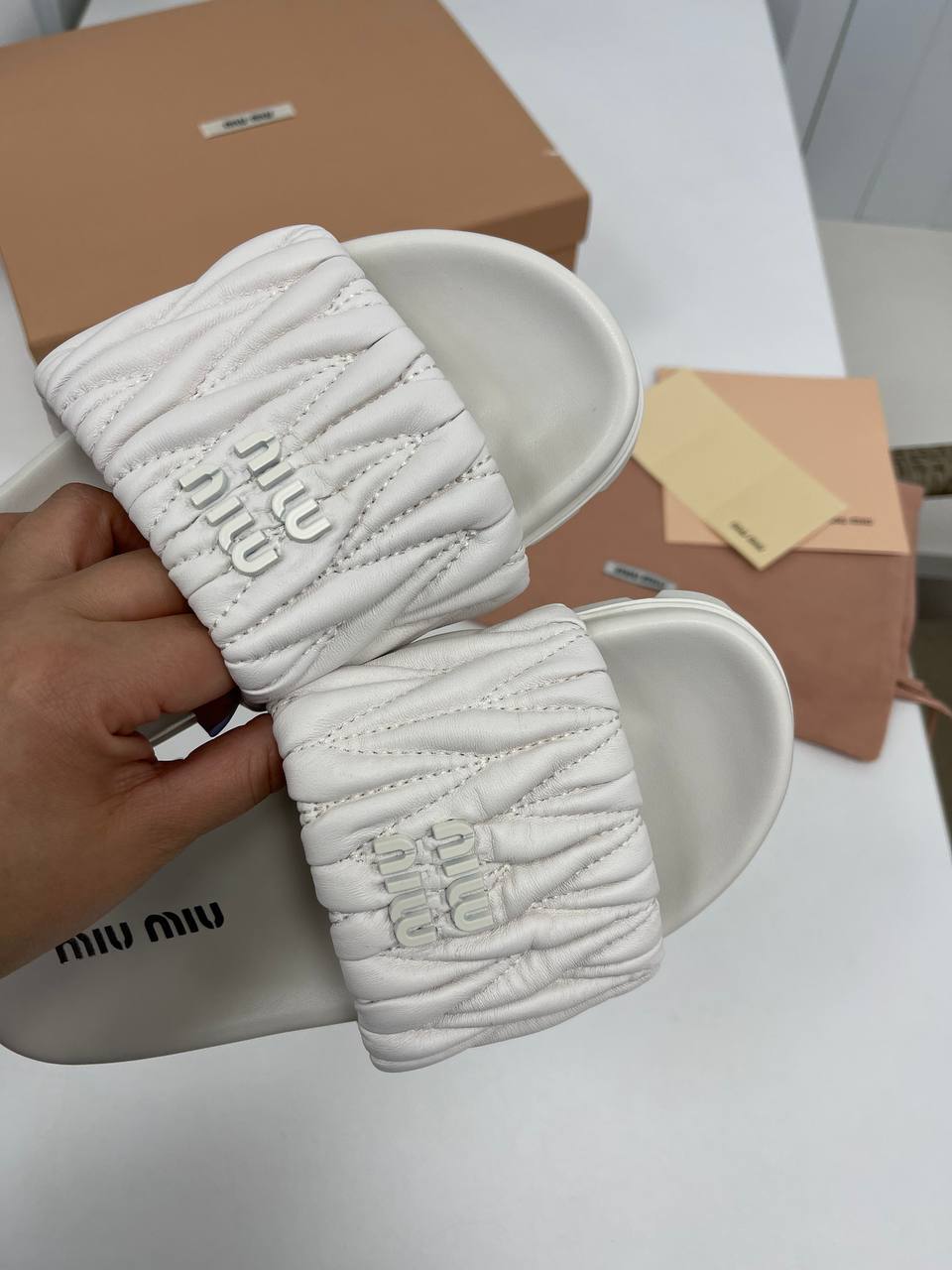 Дизайнерские шлепанцы Miu Miu BP-31865 Дизайнерские шлепанцы Miu Miu BP-31865