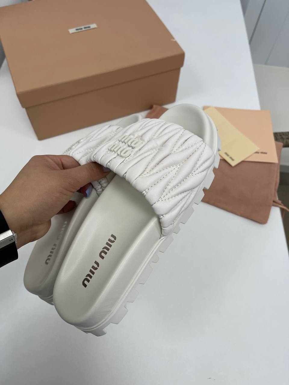 Дизайнерские шлепанцы Miu Miu BP-31865 Дизайнерские шлепанцы Miu Miu BP-31865