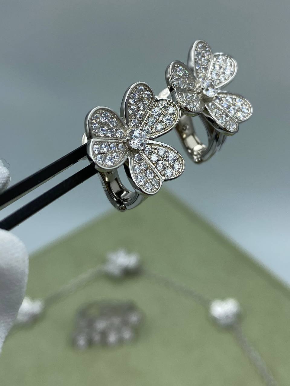 Элитные серьги Van Cleef BP-39098 Элитные серьги Van Cleef BP-39098