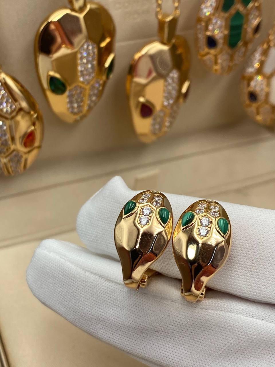 Серьги трендовые Bvlgari BP-38399 Серьги трендовые Bvlgari BP-38399