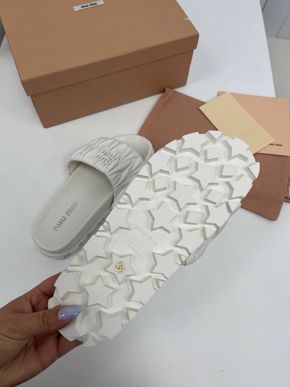 Дизайнерские шлепанцы Miu Miu BP-31865 Дизайнерские шлепанцы Miu Miu BP-31865