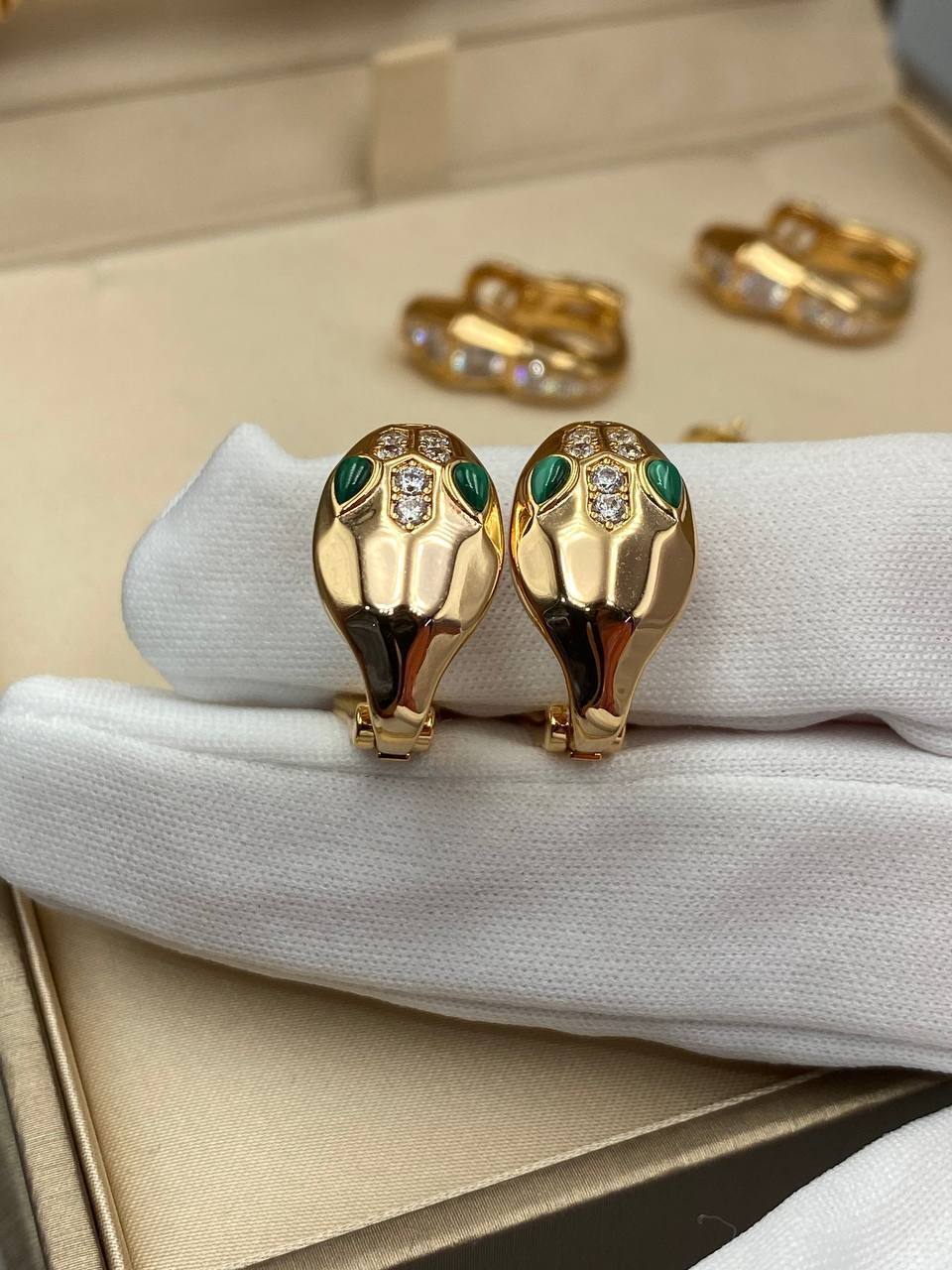 Серьги трендовые Bvlgari BP-38399 Серьги трендовые Bvlgari BP-38399