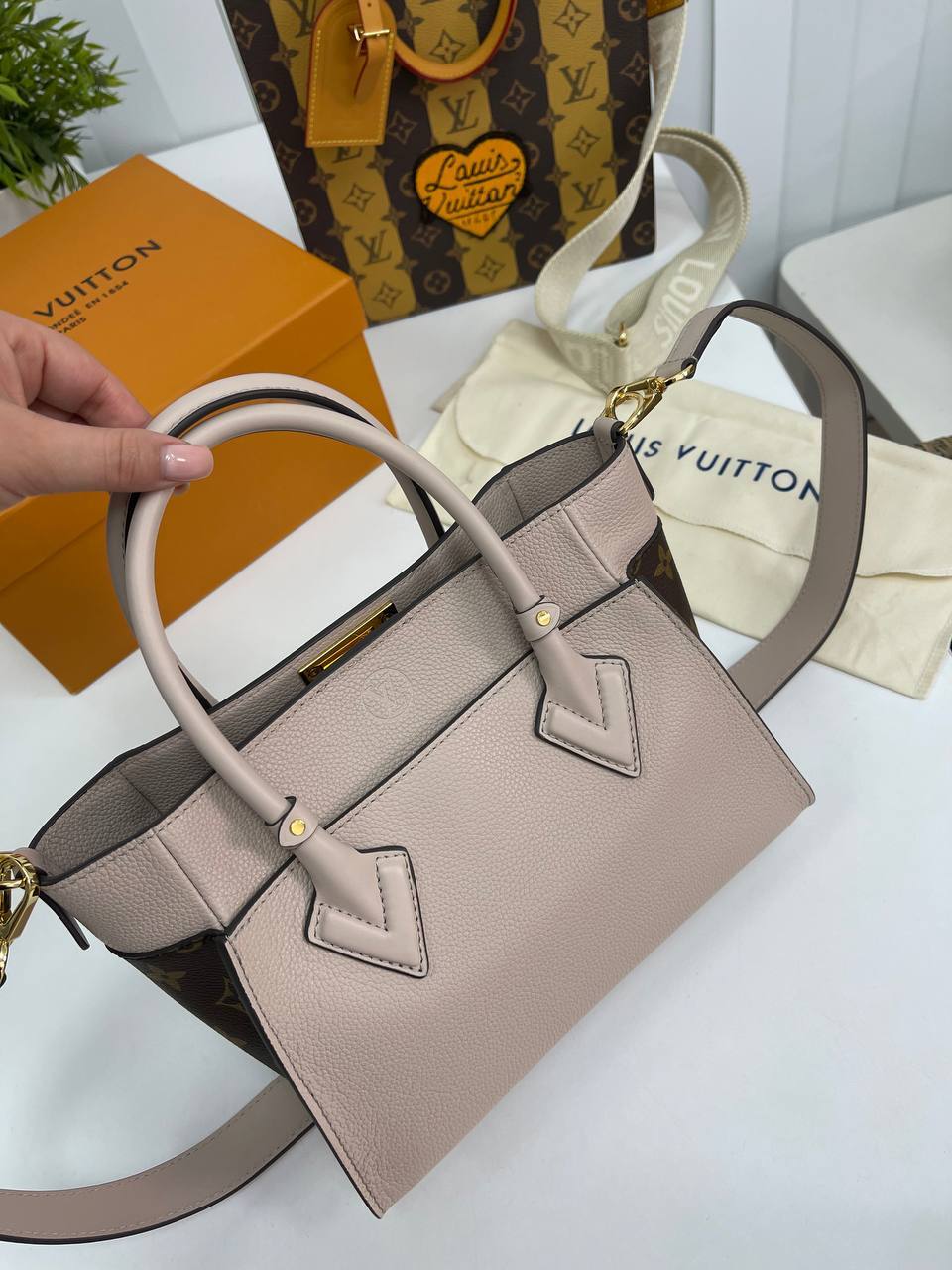 Трендовая сумка-тоут On My Side Louis Vuitton BP-27391 Трендовая сумка-тоут On My Side Louis Vuitton BP-27391