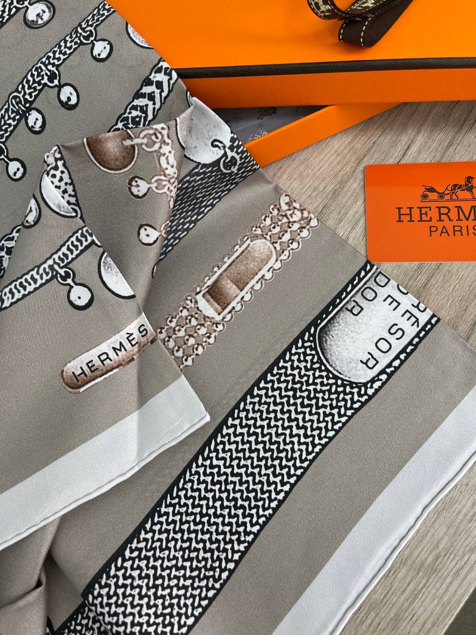 Hermes платок коллекционный BP-17420 Hermes платок коллекционный BP-17420