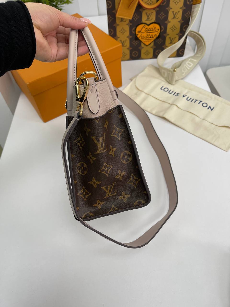 Трендовая сумка-тоут On My Side Louis Vuitton BP-27391 Трендовая сумка-тоут On My Side Louis Vuitton BP-27391