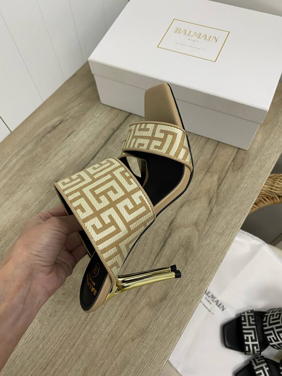 Дизайнерские босоножки Balmain BP-34597 Дизайнерские босоножки Balmain BP-34597