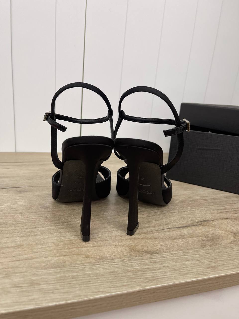 Дизайнерские босоножки Yves Saint Laurent BP-34564 Дизайнерские босоножки Yves Saint Laurent BP-34564