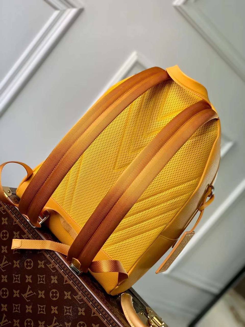 Рюкзак желтый мужской Louis Vuitton BP-32106 Рюкзак желтый мужской Louis Vuitton BP-32106