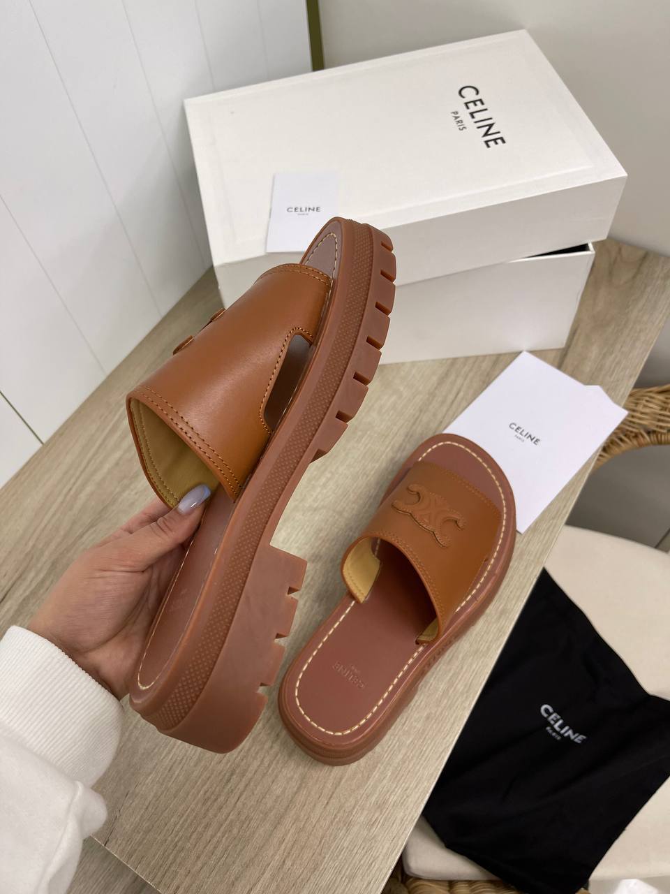 Дизайнерские шлепанцы Celine BP-32737 Дизайнерские шлепанцы Celine BP-32737