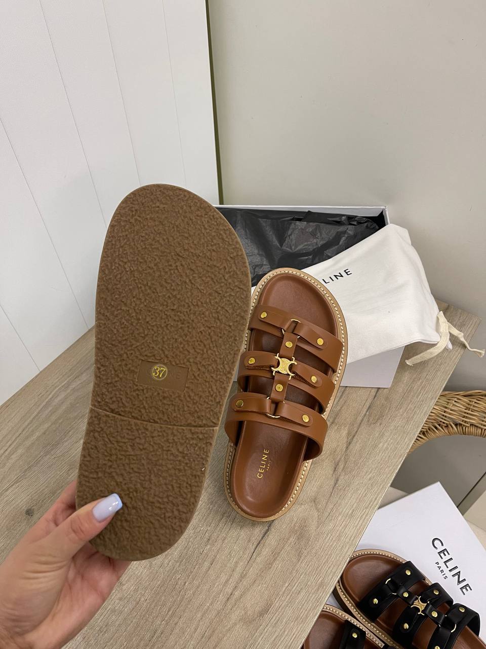 Шлепанцы Celine BP-32196 трендовые Шлепанцы Celine BP-32196 трендовые