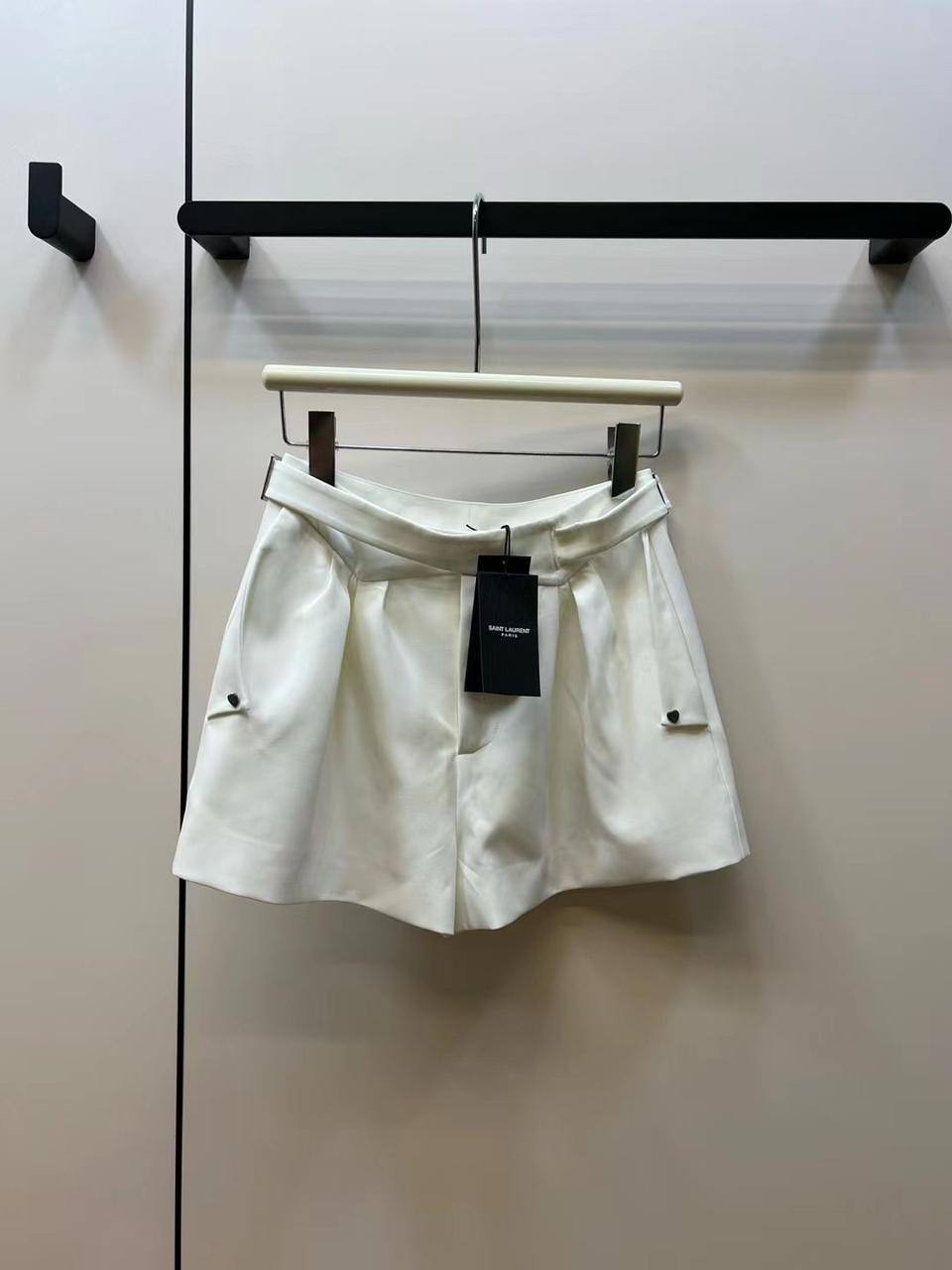 Повседневные шорты Yves Saint Laurent BP-13215 Повседневные шорты Yves Saint Laurent BP-13215