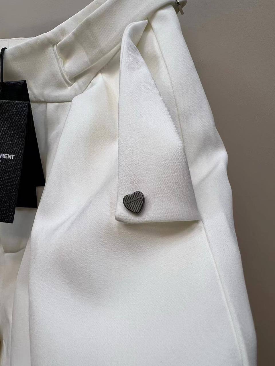 Повседневные шорты Yves Saint Laurent BP-13215 Повседневные шорты Yves Saint Laurent BP-13215