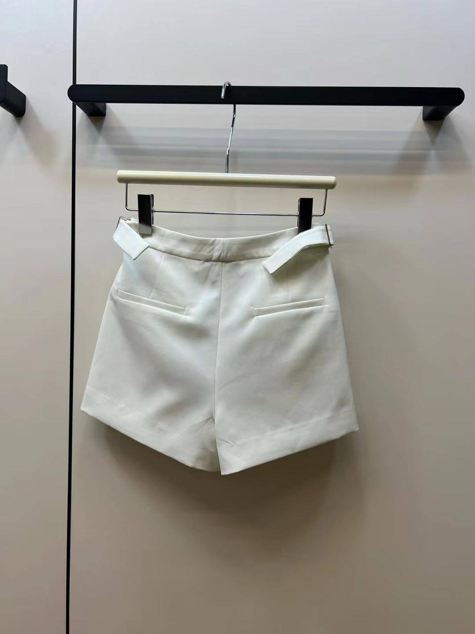 Повседневные шорты Yves Saint Laurent BP-13215 Повседневные шорты Yves Saint Laurent BP-13215