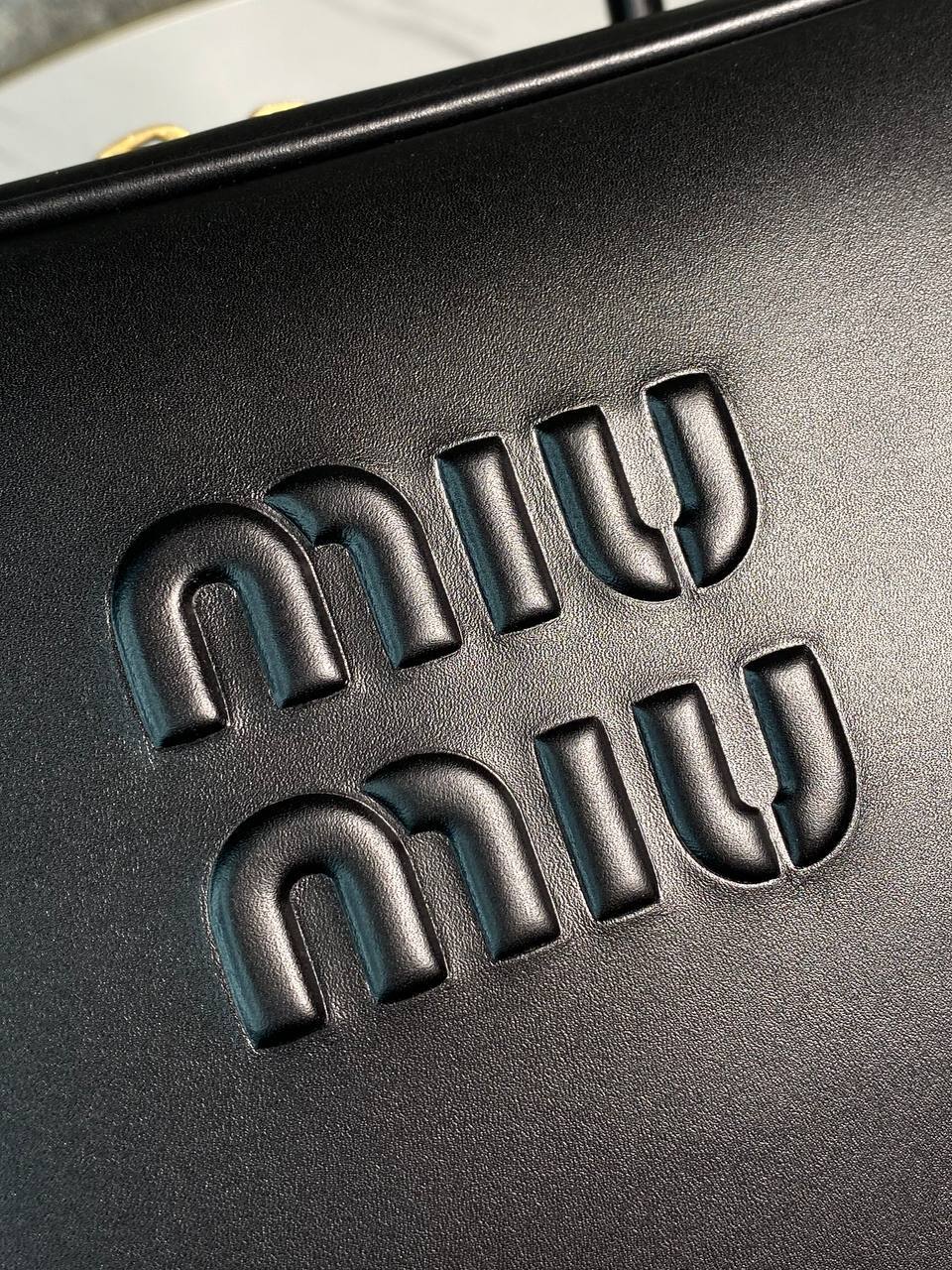 Кожаная сумка черная Miu Miu BP-088129 Кожаная сумка черная Miu Miu BP-088129