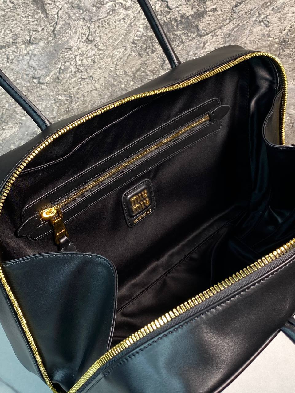 Кожаная сумка черная Miu Miu BP-088129 Кожаная сумка черная Miu Miu BP-088129