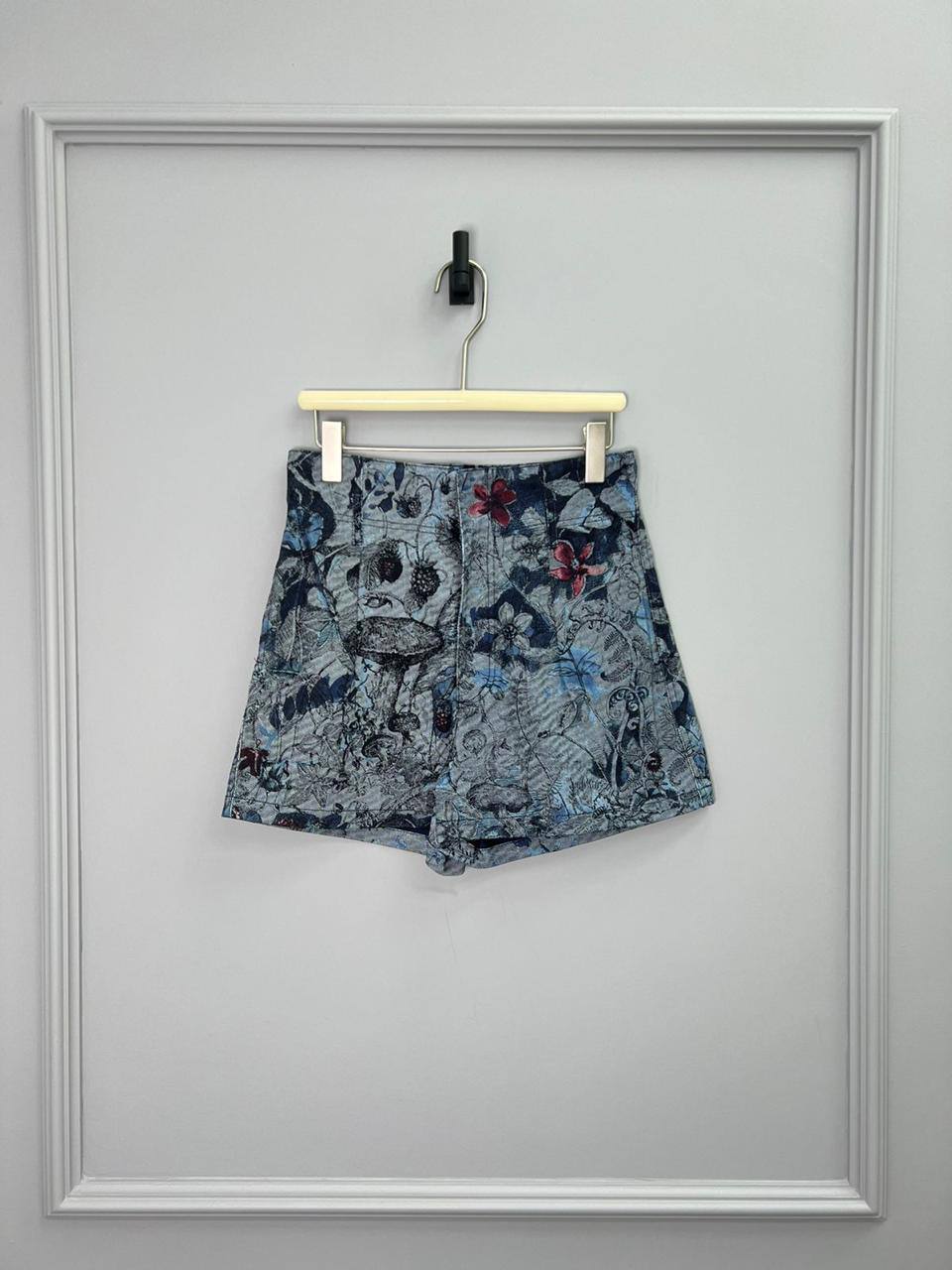 Повседневные шорты Christian Dior BP-29713 Повседневные шорты Christian Dior BP-29713