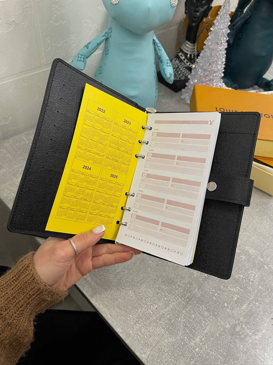 Блокнот Louis Vuitton эксклюзивный дизайнерский аксессуар Блокнот Louis Vuitton эксклюзивный дизайнерский аксессуар