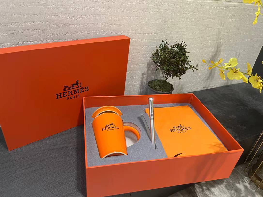 Набор Hermes с блокнотом, ручкой и кружкой подарочный Набор Hermes с блокнотом, ручкой и кружкой подарочный