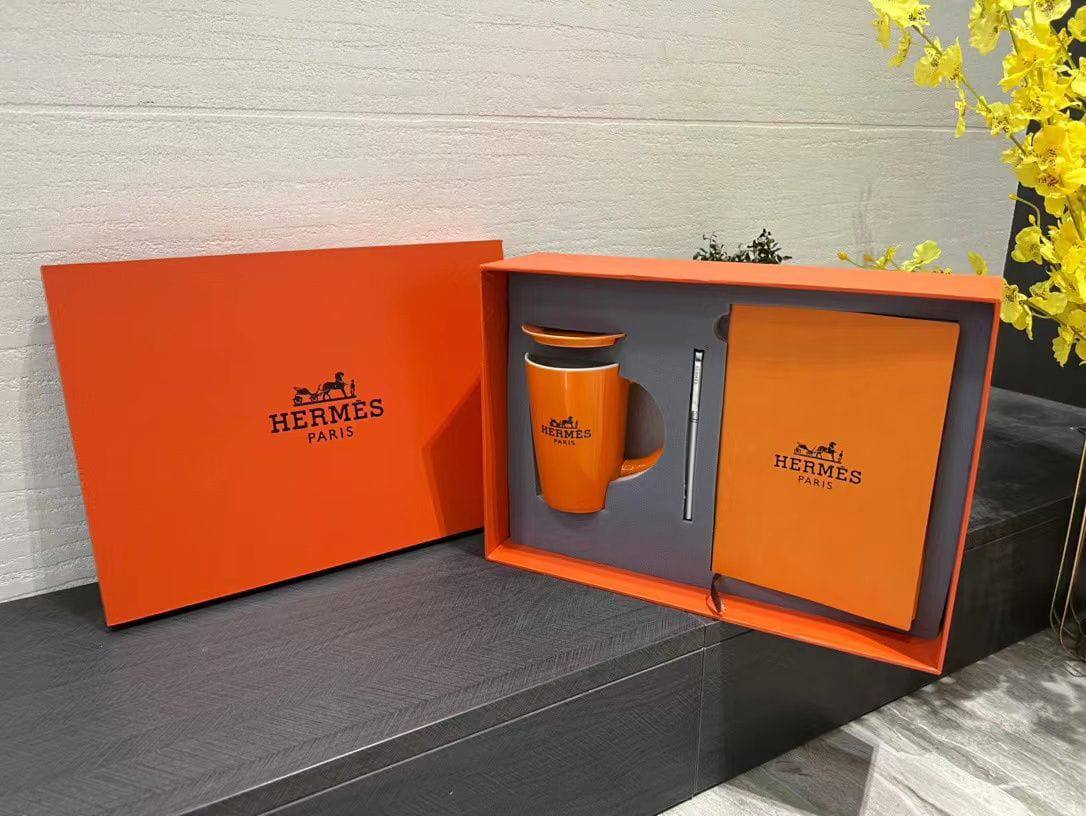 Набор Hermes с блокнотом, ручкой и кружкой подарочный Набор Hermes с блокнотом, ручкой и кружкой подарочный