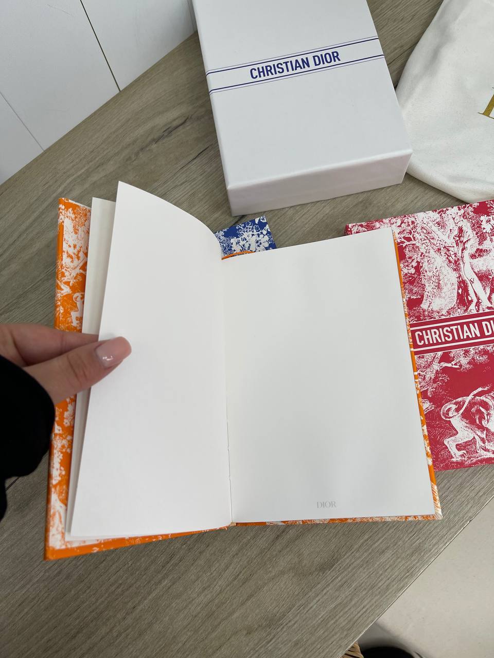 Ежедневник Christian Dior стильный аксессуар для записей Ежедневник Christian Dior стильный аксессуар для записей
