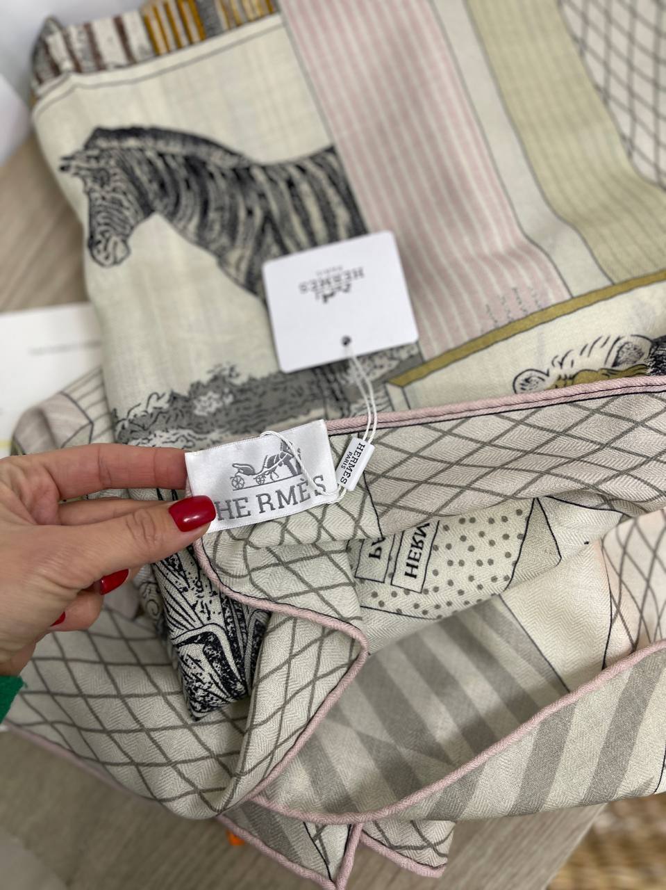 Hermes BP-23883 коллекционный платок Hermes BP-23883 коллекционный платок