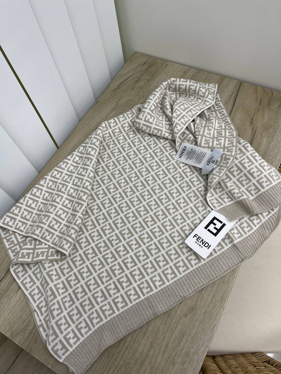 BP-21752 плед Fendi стильный BP-21752 плед Fendi стильный