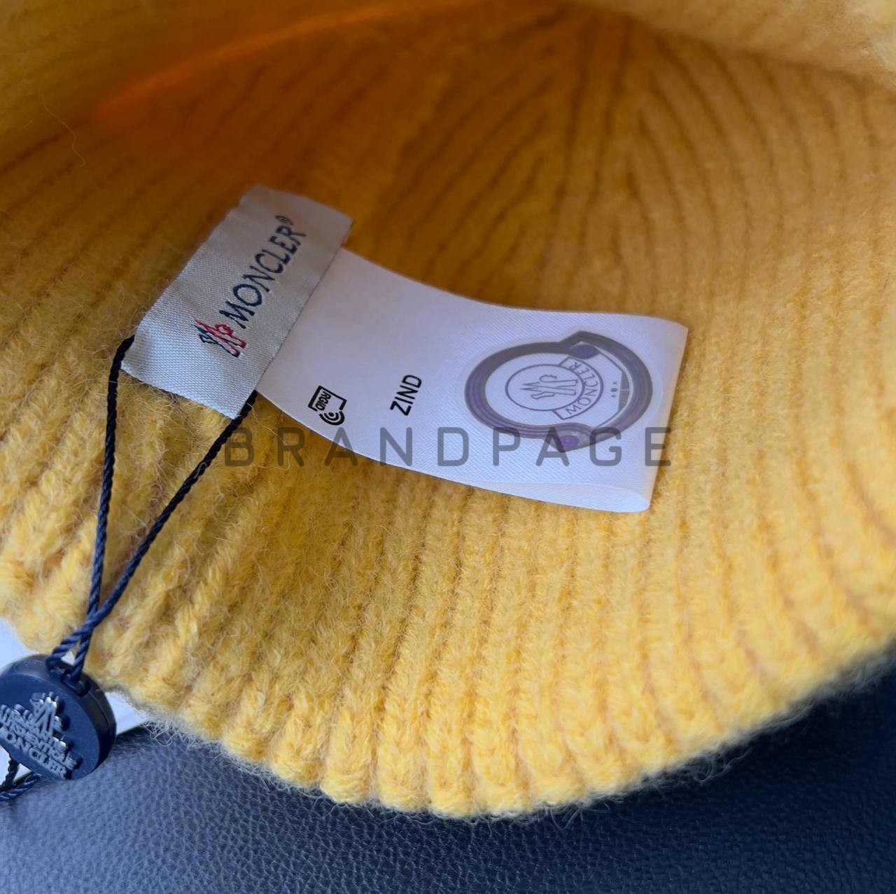 Шапка из ткани Moncler BPLUX12521 Шапка из ткани Moncler BPLUX12521