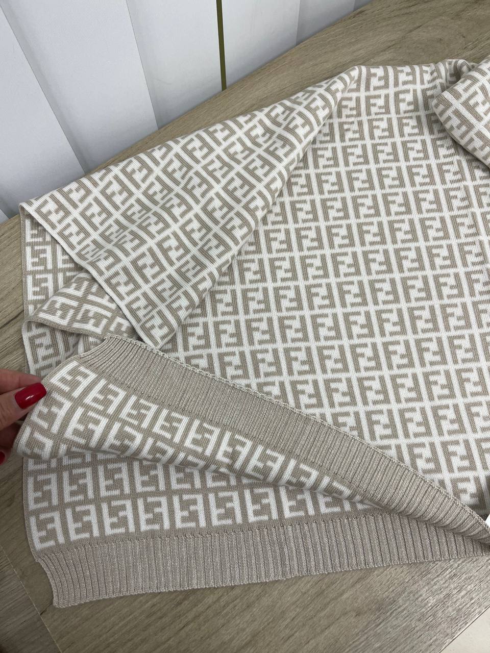 BP-21752 плед Fendi стильный BP-21752 плед Fendi стильный