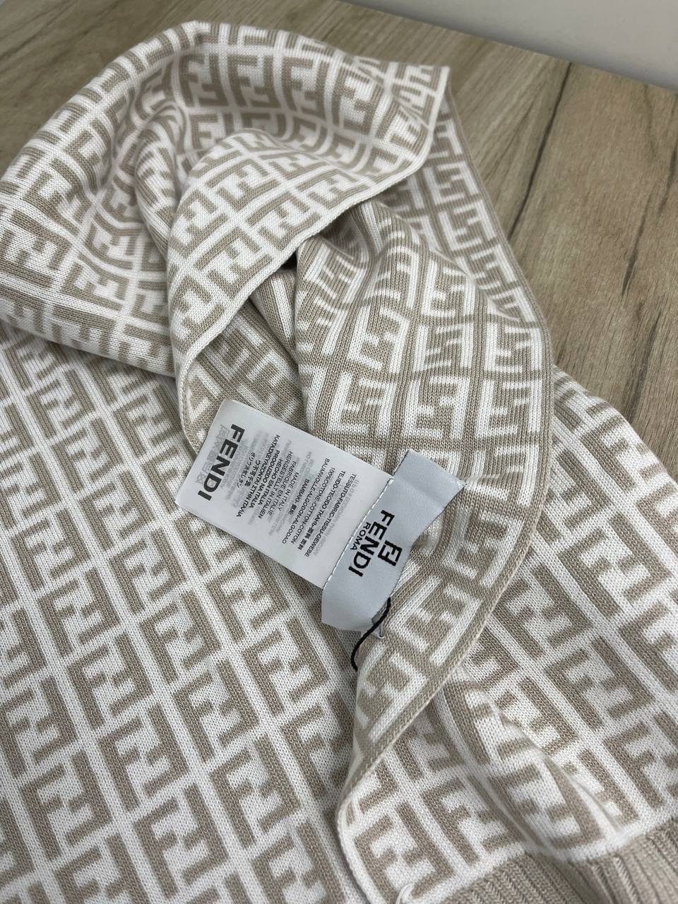 BP-21752 плед Fendi стильный BP-21752 плед Fendi стильный