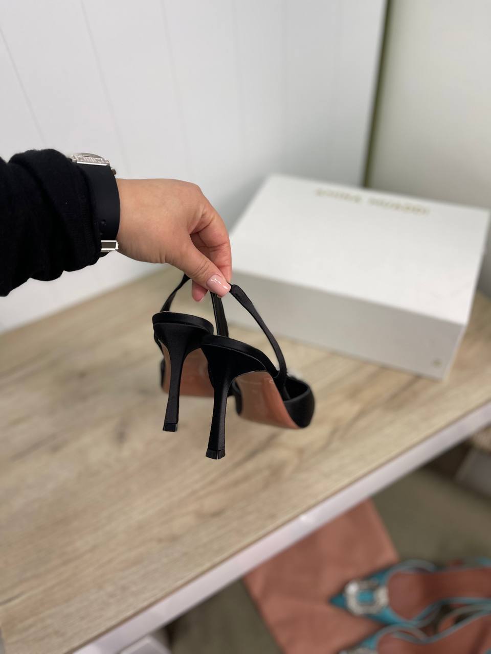 Трендовые туфли Amina Muaddi BP-26684 Трендовые туфли Amina Muaddi BP-26684