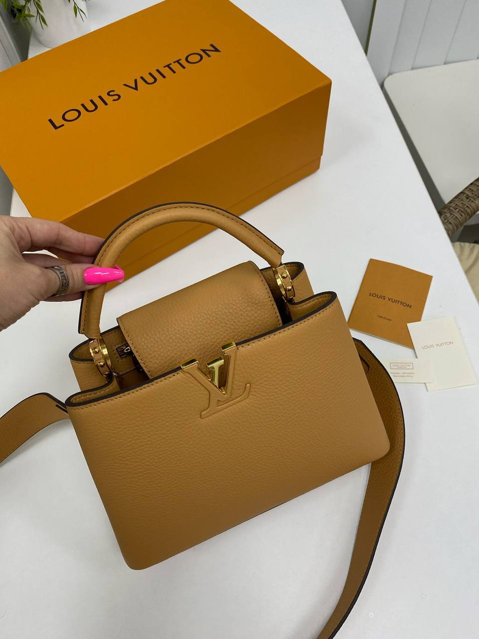 Коллекционная женская сумка CAPUCINES 27 см Louis Vuitton BP-27706 Коллекционная женская сумка CAPUCINES 27 см Louis Vuitton BP-27706