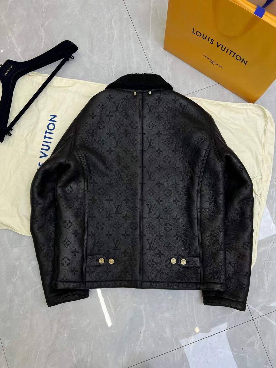 Дубленка Louis Vuitton премиум BP-42826 Дубленка Louis Vuitton премиум BP-42826