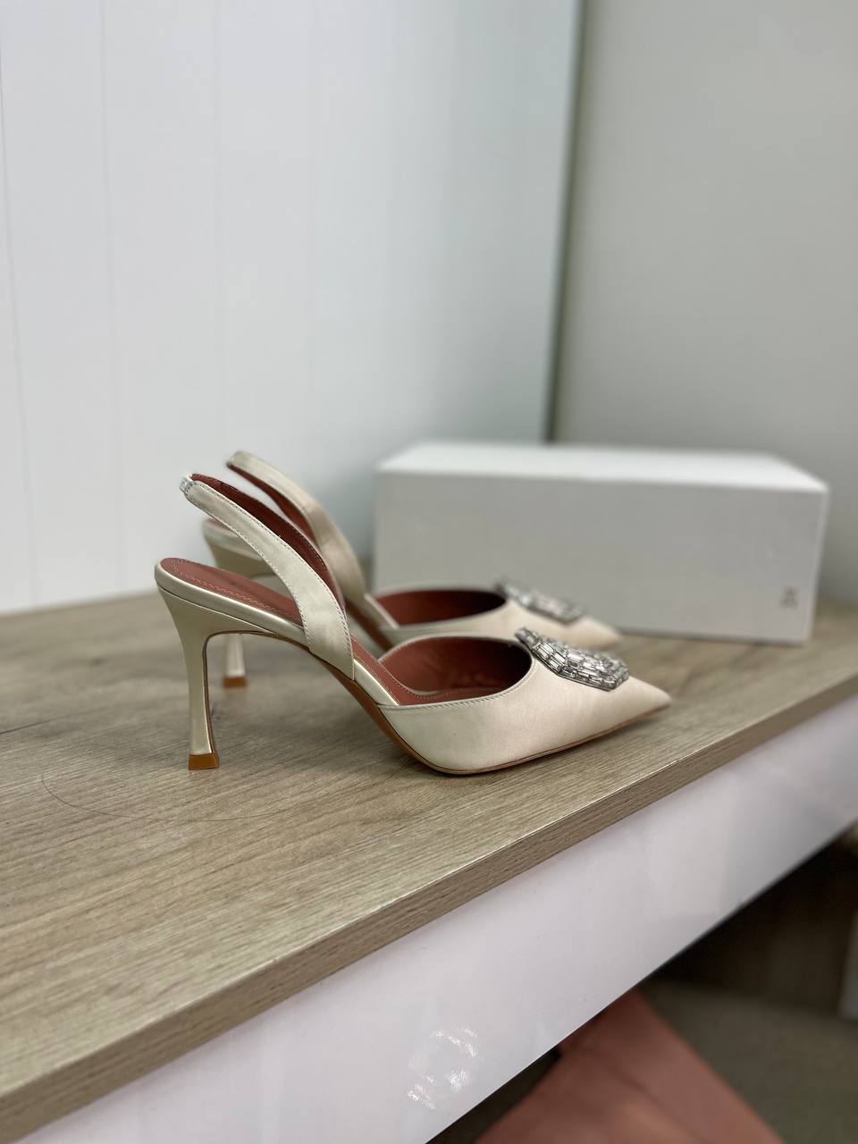 Элегантные туфли Amina Muaddi BP-26685 Элегантные туфли Amina Muaddi BP-26685