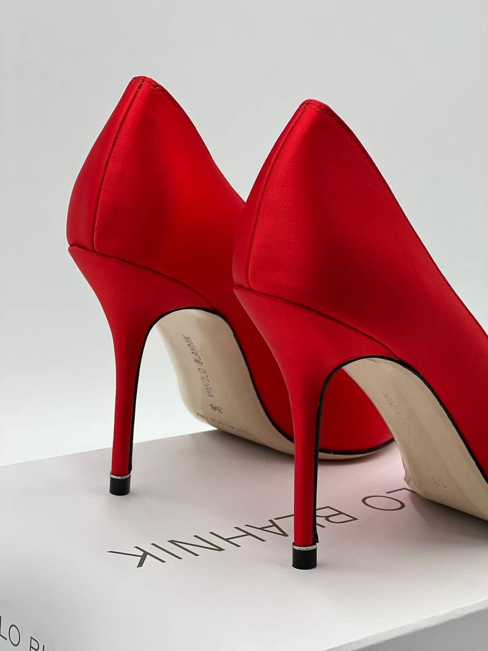Премиум атласные лодочки Manolo Blahnik BP-26359 Премиум атласные лодочки Manolo Blahnik BP-26359
