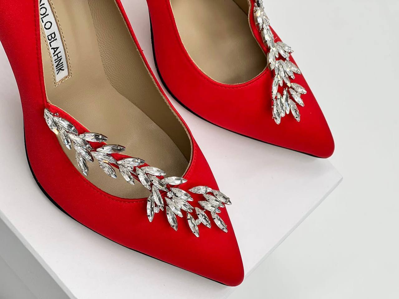 Премиум атласные лодочки Manolo Blahnik BP-26359 Премиум атласные лодочки Manolo Blahnik BP-26359