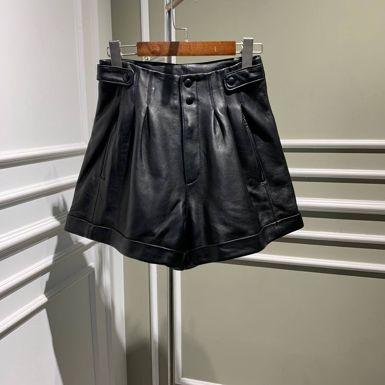 Элитные шорты Yves Saint Laurent BP-19661 Элитные шорты Yves Saint Laurent BP-19661