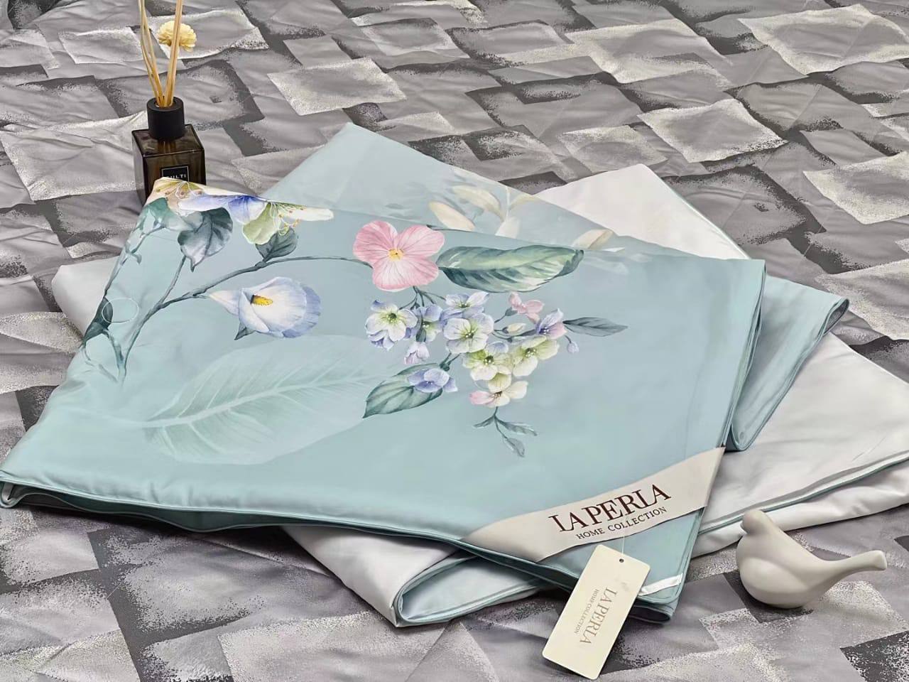 Одеяло эксклюзивное La Perla BP-14761 Одеяло эксклюзивное La Perla BP-14761