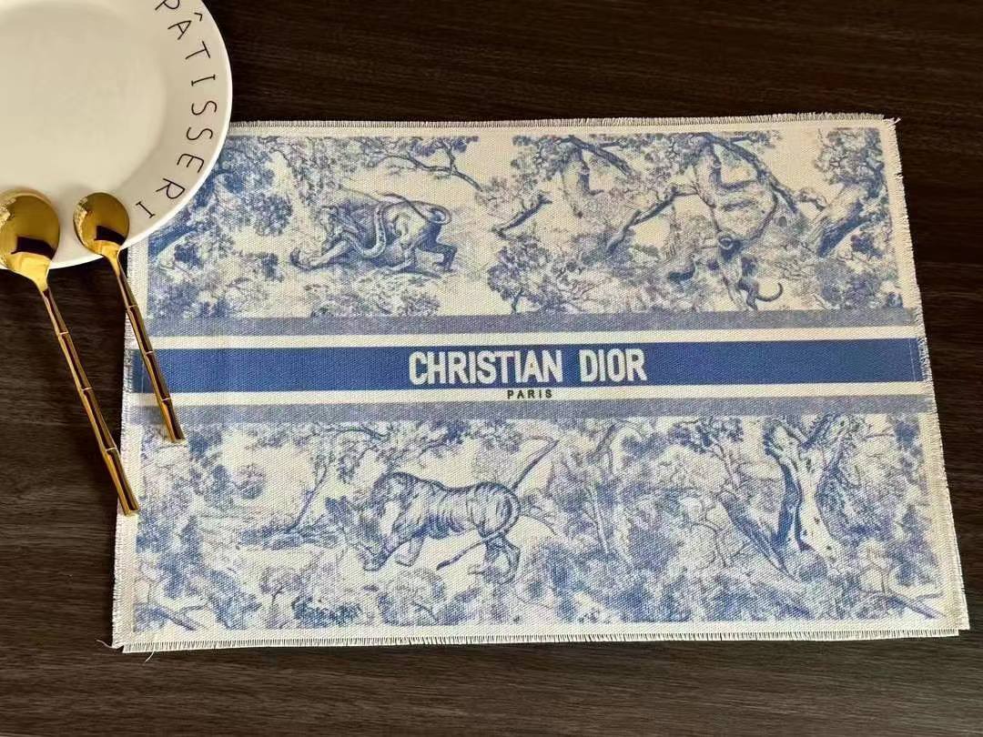 Декор салфетка столовая Christian Dior BP-32252 Декор салфетка столовая Christian Dior BP-32252