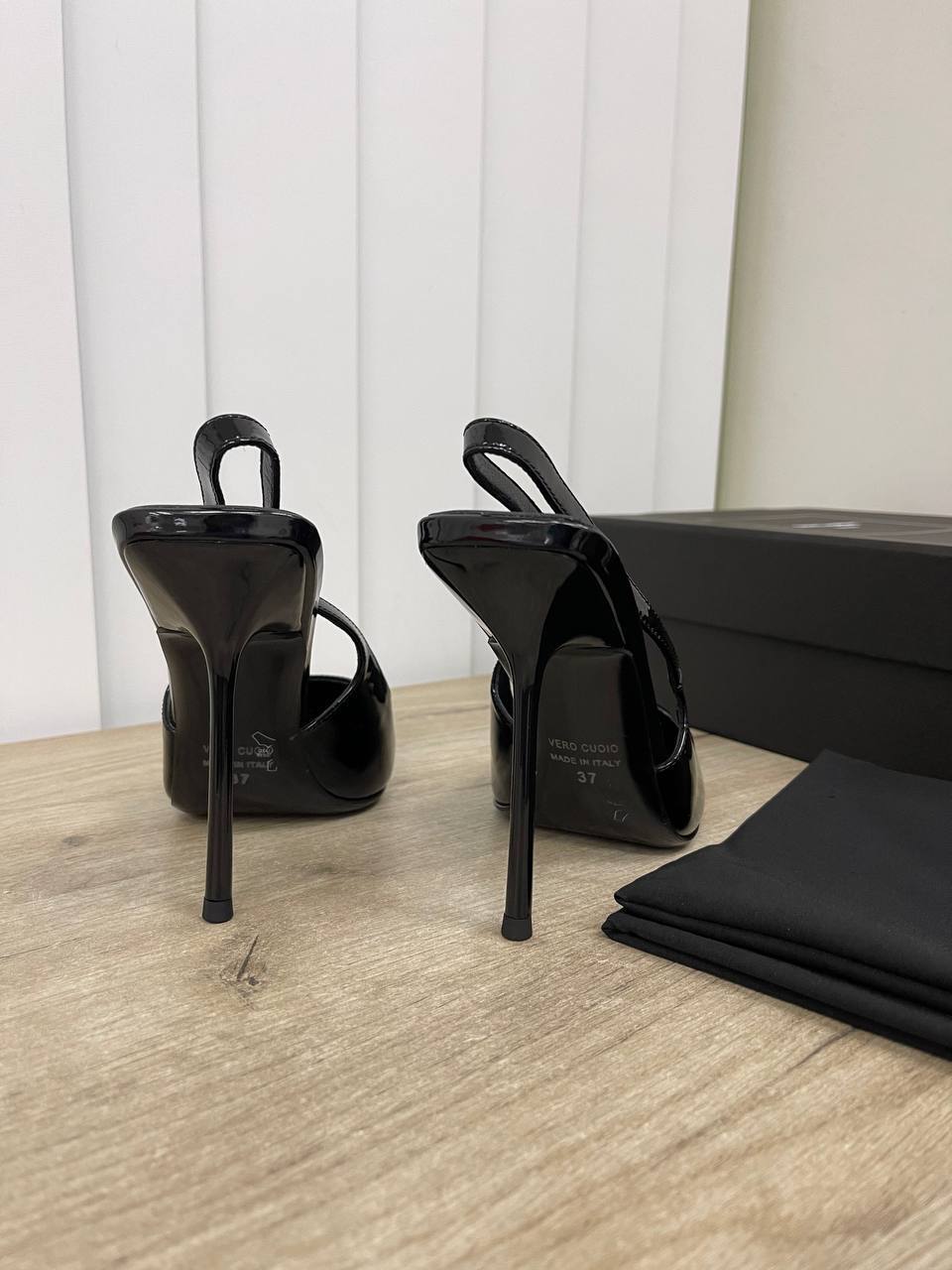 Трендовые туфли Yves Saint Laurent BP-43733 Трендовые туфли Yves Saint Laurent BP-43733