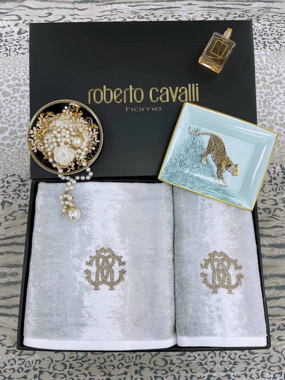 Комплект полотенец 2 шт. серый Roberto Cavalli BP-25101 Комплект полотенец 2 шт. серый Roberto Cavalli BP-25101