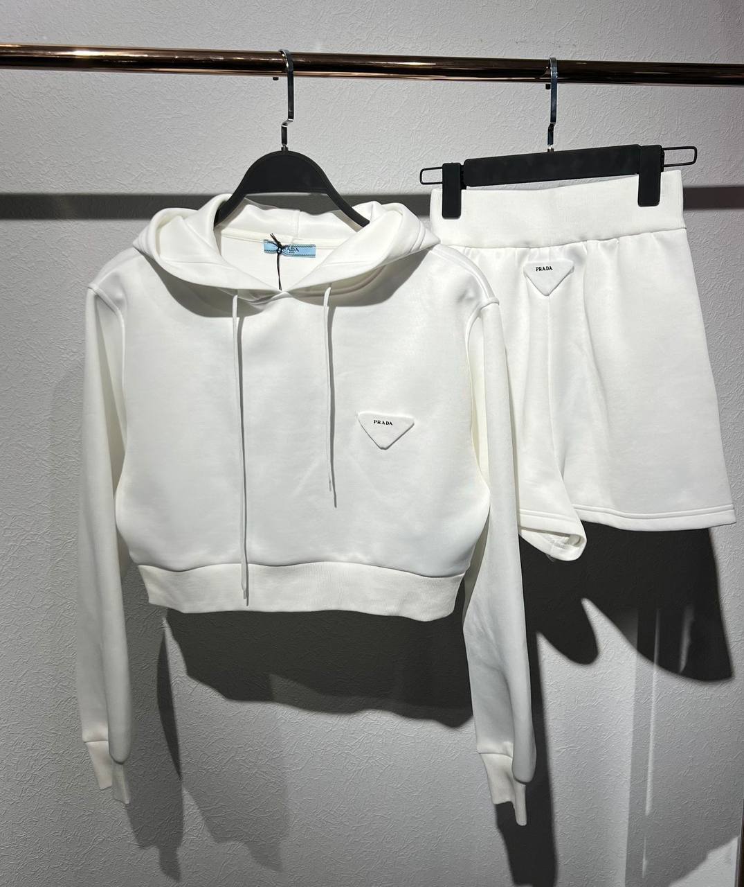 Белый спортивный костюм премиум Prada BP-31003 Белый спортивный костюм премиум Prada BP-31003