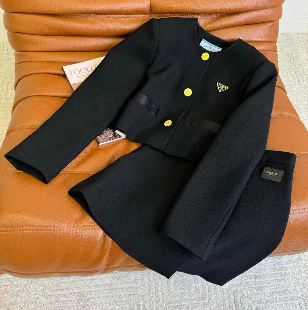 Женский трендовый костюм Prada BP-48201 Женский трендовый костюм Prada BP-48201