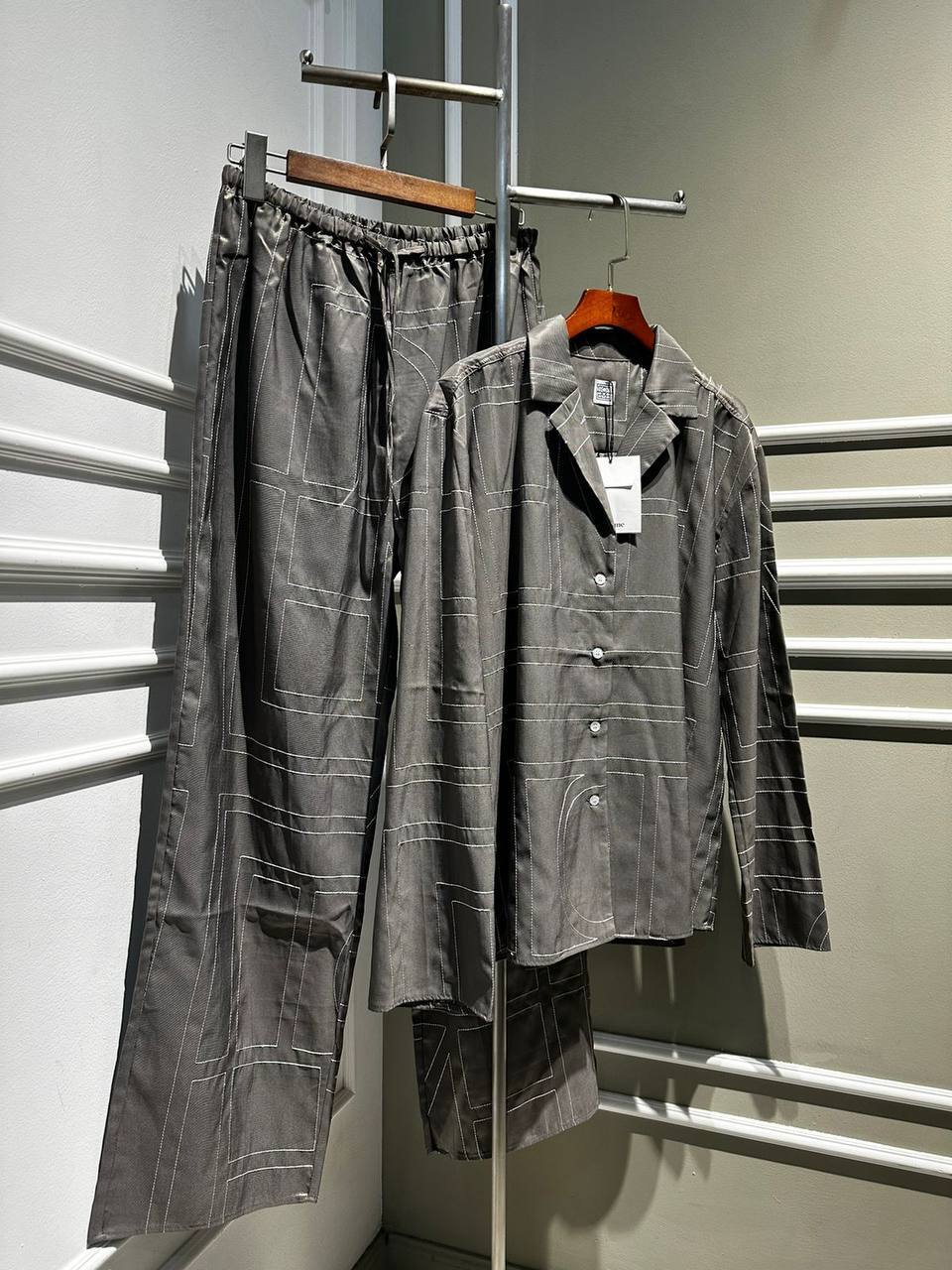 Коллекционный брючный костюм Toteme BP-30598 Коллекционный брючный костюм Toteme BP-30598